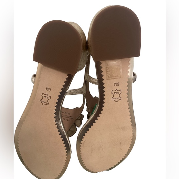 Tory Burch Blossom Gold Floral Sandals size 6M - Picture 6 of 6